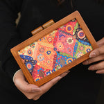 WOODEN CLUTCHES